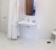 Toilet Kamar 6 Hotel San Jorge