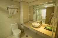 Toilet Kamar 5Yue Chain Hotel