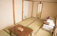 Bedroom 3 J-Hoppers Kumano Yunomine Guesthouse - Hostel