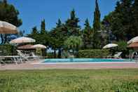 Swimming Pool Azienda Agricola e Agriturismo Vallorsi