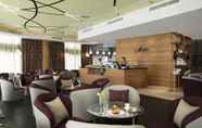 Bar, Cafe and Lounge 6 Pearl Rotana Capital Centre