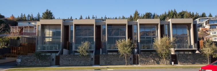 Exterior Lakeshore Springs Apartments