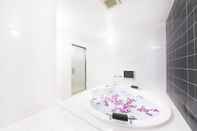 Hồ bơi Hotel Lotus Toyonaka - Adults Only