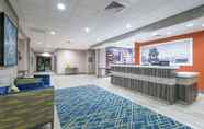 Lobby 6 Hampton Inn & Suites Glenarden/Washington DC