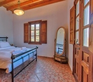 Kamar Tidur 7 Allotina Houses