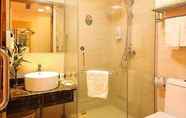 In-room Bathroom 5 GreenTree Shell Jinhua Yiwu International Commerce City Hotel