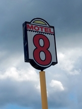 Bên ngoài 4 Motel 8