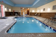 Swimming Pool Fairfield Inn & Suites by Marriott London