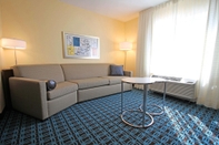 Common Space Fairfield Inn & Suites by Marriott London