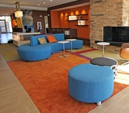 Lobby 3 Fairfield Inn & Suites by Marriott London