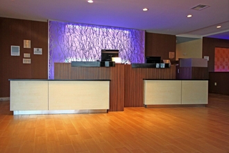 Lobby 4 Fairfield Inn & Suites by Marriott London