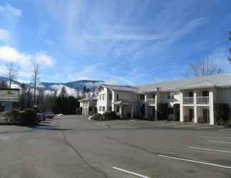 Exterior 2 Lake Cowichan Lodge