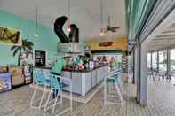 Bar, Cafe and Lounge Long Beach Resort by Panhandle Getaways