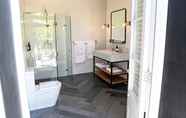 Toilet Kamar 7 The Crafers Hotel