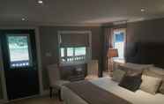 Bedroom 5 Somerset Lakeside Resort