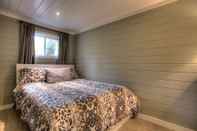 Bedroom Somerset Lakeside Resort