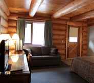 Bedroom 7 Nootka Lodge