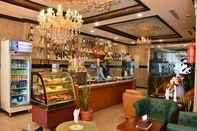 Bar, Cafe and Lounge Hayat Radhwa Hotel