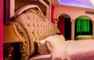Kamar Tidur 3 Tianelian Lovers Theme Hotel Sanya