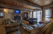 Lobi 5 6 Bed Blue Mountain Cottage with Hot Tub 102