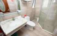 In-room Bathroom 2 Sanya Qingjinghaiwan Apartment