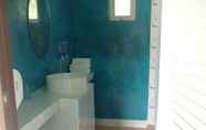 Toilet Kamar 5 Maneemudjalin Resorts Farm Stay