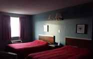 Bedroom 3 Motel Earlton