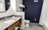 In-room Bathroom 4 Fairfield Inn & Suites by Marriott Ontario Rancho Cucamonga