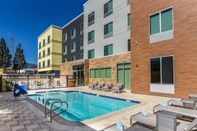 Swimming Pool Fairfield Inn & Suites by Marriott Ontario Rancho Cucamonga