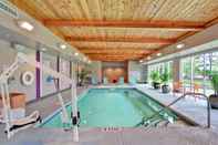 Swimming Pool Home2 Suites by Hilton Summerville