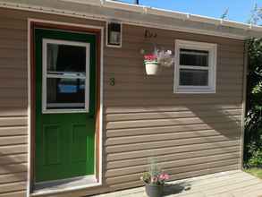 Exterior 4 Knotty Pine Cottages