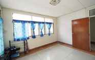 Kamar Tidur 2 Frosty Homestay