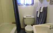 Toilet Kamar 6 Centennial Cottages