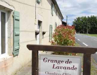 Exterior 2 Grange de Lavande