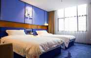 Kamar Tidur 5 The Harbour Hotel