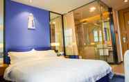 Kamar Tidur 4 The Harbour Hotel