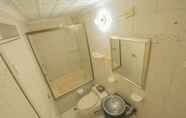 In-room Bathroom 4 Hostal Casa Cristales