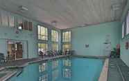 Swimming Pool 7 Rodeway Inn & Suites