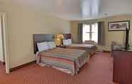 Bedroom 4 Rodeway Inn & Suites