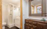 In-room Bathroom 6 Moniz Studio Apartment - by LU Holidays