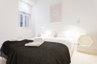 Bedroom Baixa Tile Blue Two-Bedroom Apartment - by LU Holidays