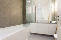 In-room Bathroom Baixa Tile Blue Two-Bedroom Apartment - by LU Holidays