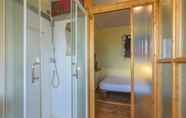 In-room Bathroom 4 Auberge Nonque