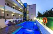 Swimming Pool 2 Hotel Manos Palace