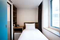 Kamar Tidur First Stay Hotel Tawny Owl