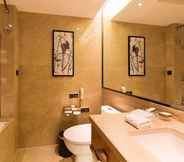 Toilet Kamar 6 R-Sun International Hotel Wuxi