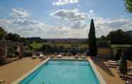 Swimming Pool 5 B&B Le Clos Saint Saourde