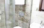 Phòng tắm bên trong 4 Adana Omur Otel