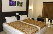 Bedroom 6 Hotel Grand International