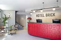 Lobi Hotel Brick